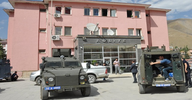 Hakkari'de 340 aranan şahıs yakalandı