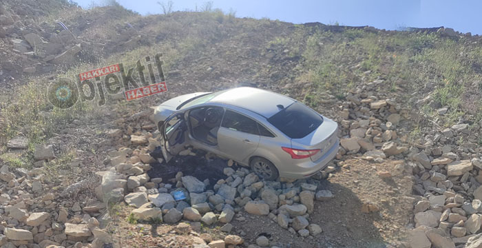 Hakkari'de trafik kazası: Sivil polis aracı yamaçta durabildi