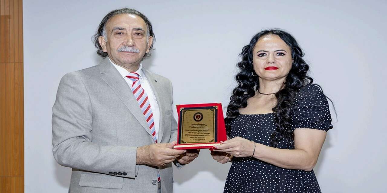 Hakkari Üniversitesi’nde 8. Akademik Ödül Töreni Gerçekleştirildi