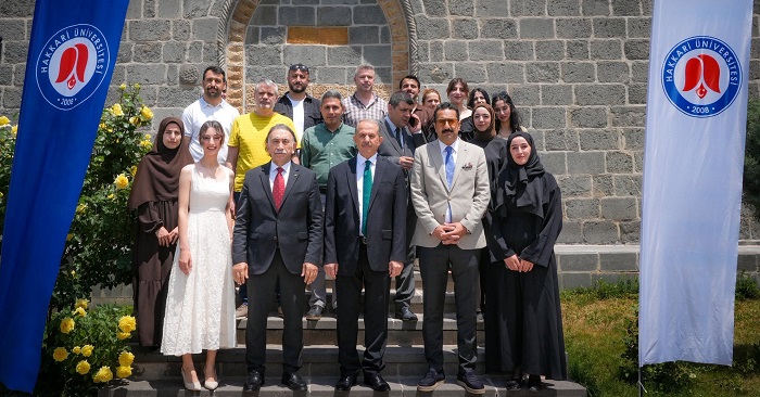 Hakkâri’de “Kalbe Değen Renkler” Resim Sergisi Açıldı