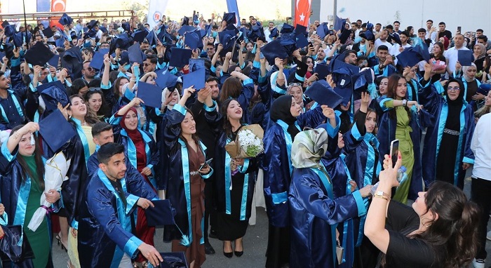 Hakkari Üniversitesi’nde 800 Öğrenci Mezuniyet Sevinci Yaşadı