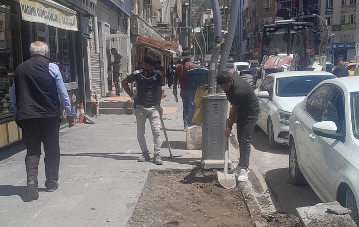 Hakkari’de Kaldırımlar Yenileniyor