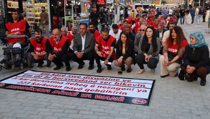 Van'da işten çıkartılan işçilerin eylemi sürüyor