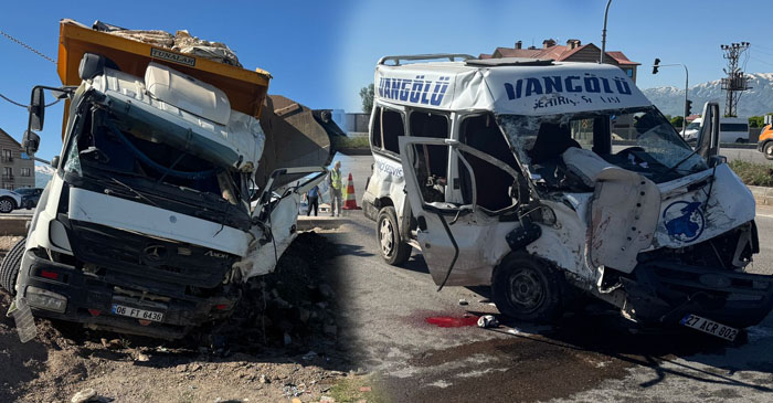 Hakkari'de feci kaza: 3 Ölü 2 yaralı