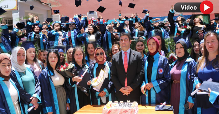 Hakkari’de Mezuniyet Sevinci: Öğrenciler Kep Attı, Halay Çekti