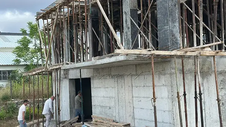 İnşaatta iskelenin devrildiği kazada ölü sayısı 3’e yükseldi