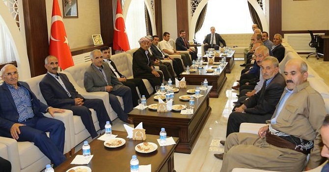 Şemdinli'deki aşiret mensupları Vali Toprak'ı ziyaret etti