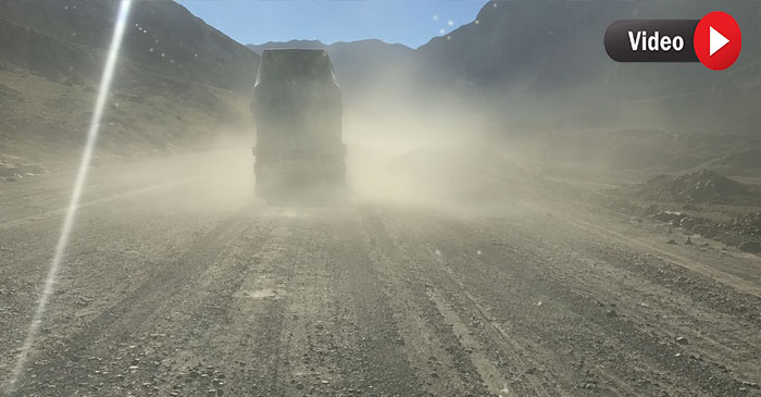 Hakkari-Van Karayolunda Toz Çilesi: Sürücüler Zor Anlar Yaşıyor