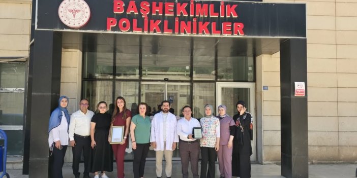Derecik Hastanesi’ne Anlamlı Plaket