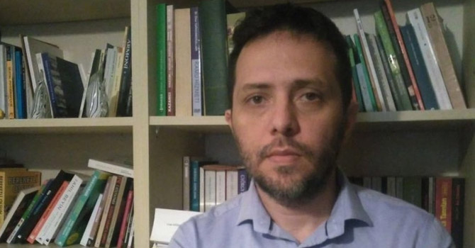 KHK ile ihraç edildiği üniversiteye öğrenci olarak girdi