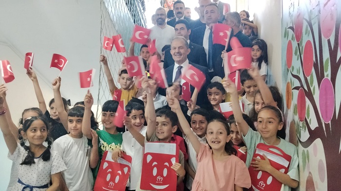 Hakkari’de 69 Bin Öğrenci Karne Heyecanı Yaşadı