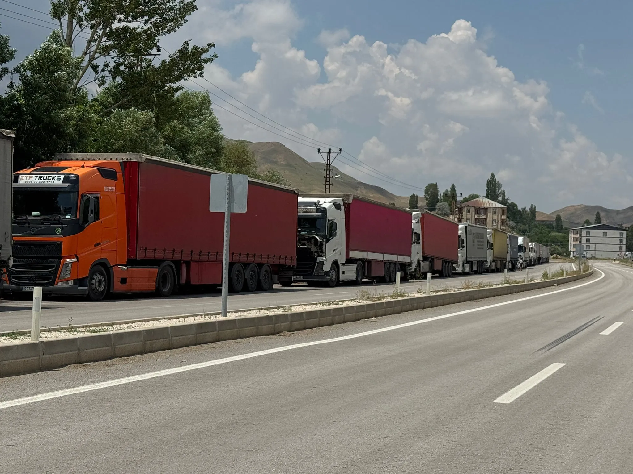 Esendere Sınır Kapısı'nda 3 kilometrelik tır kuyruğu