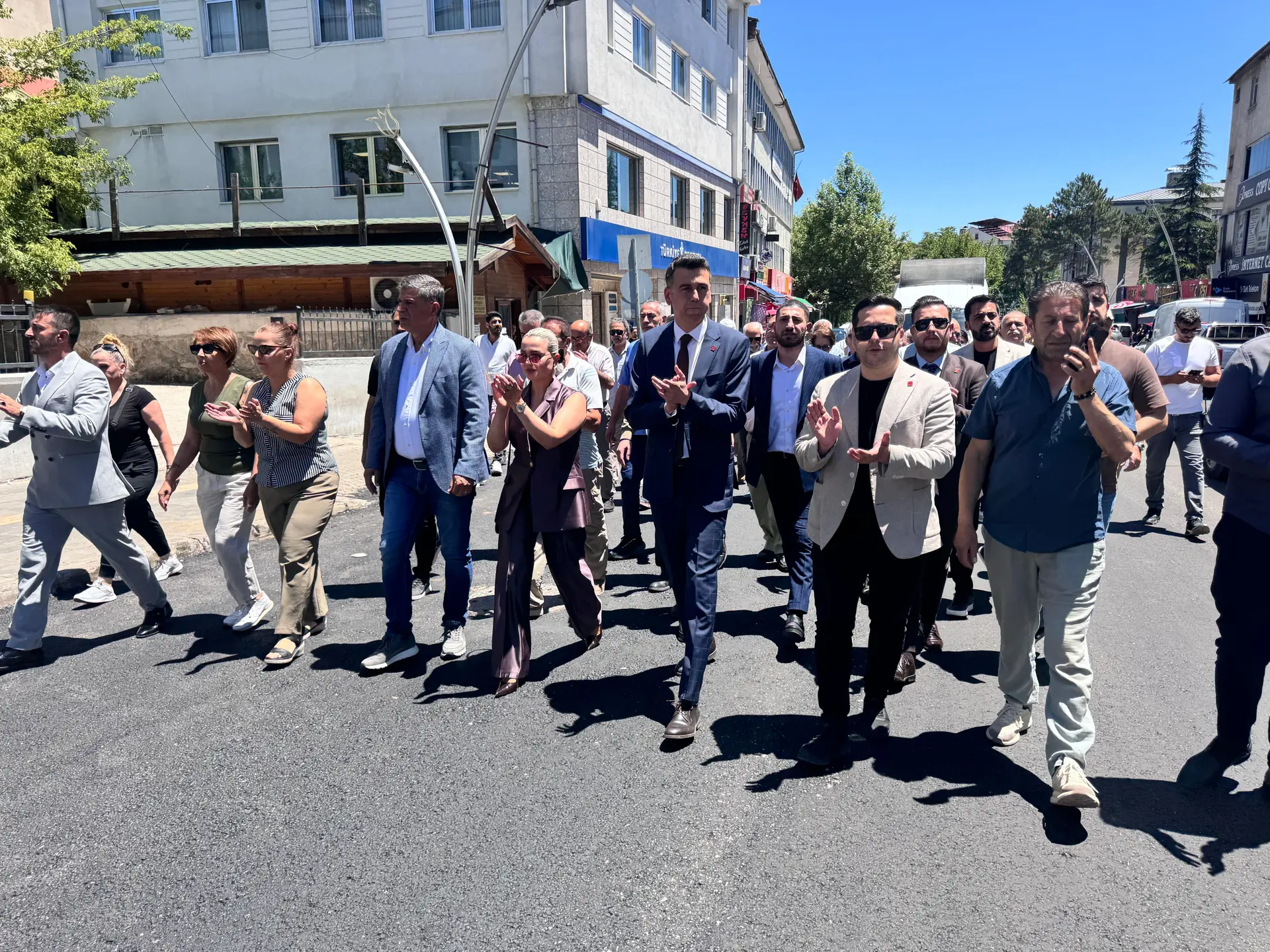 CHP’de Görevden Alma Kararı Sonrası Protesto Yürüyüşü