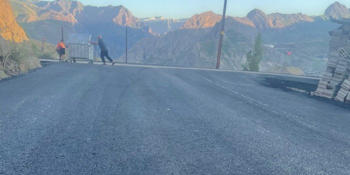 Hakkâri Belediyesi'nden Asfalt Mesaisi
