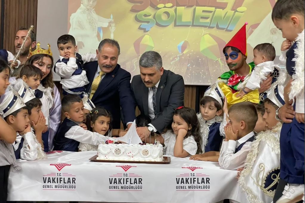Hakkari'de 25 Çocuk İçin Sünnet Şöleni Düzenlendi