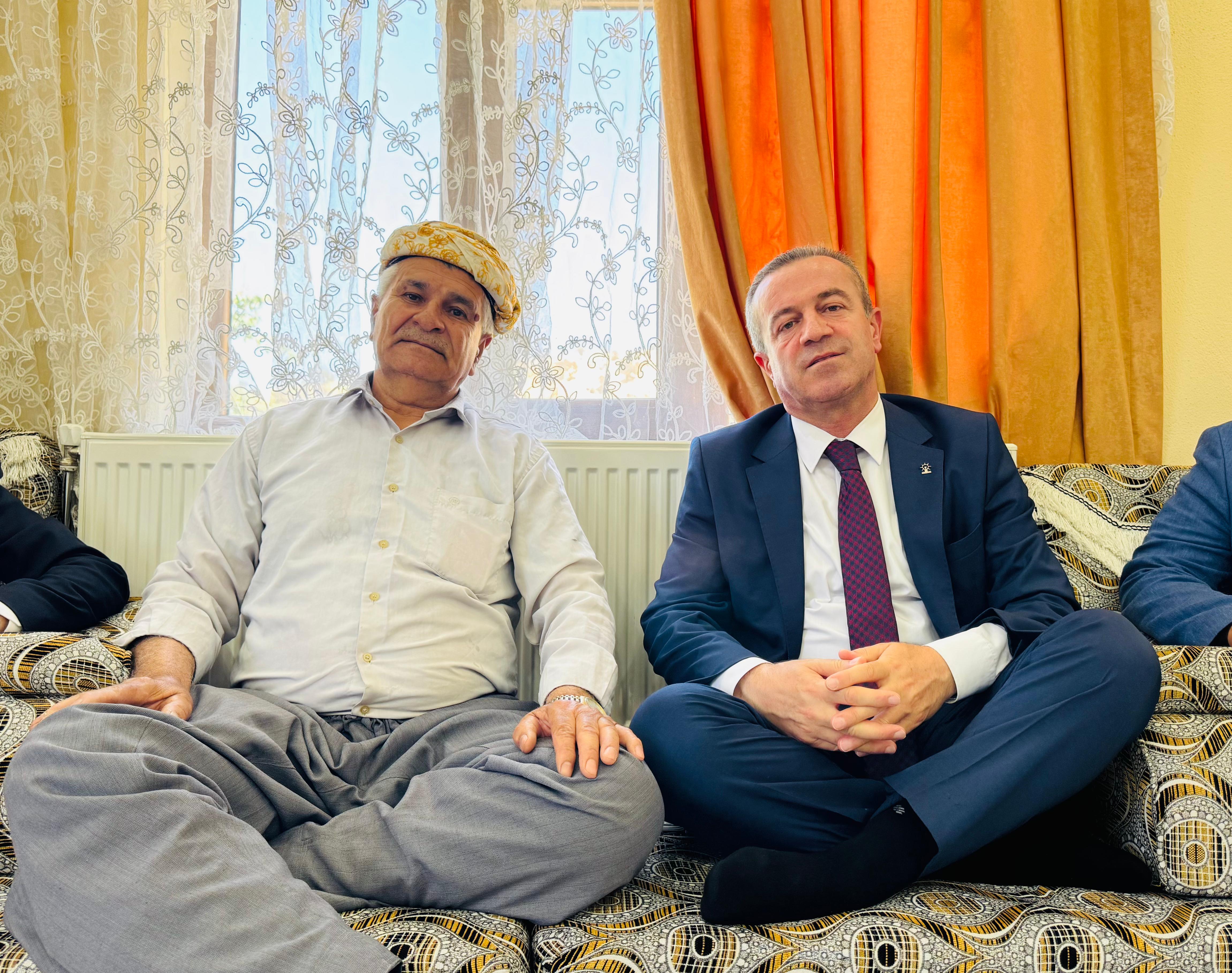AK Parti Heyeti Hakkâri'nin Üç İlçesinde Sahaya İndi