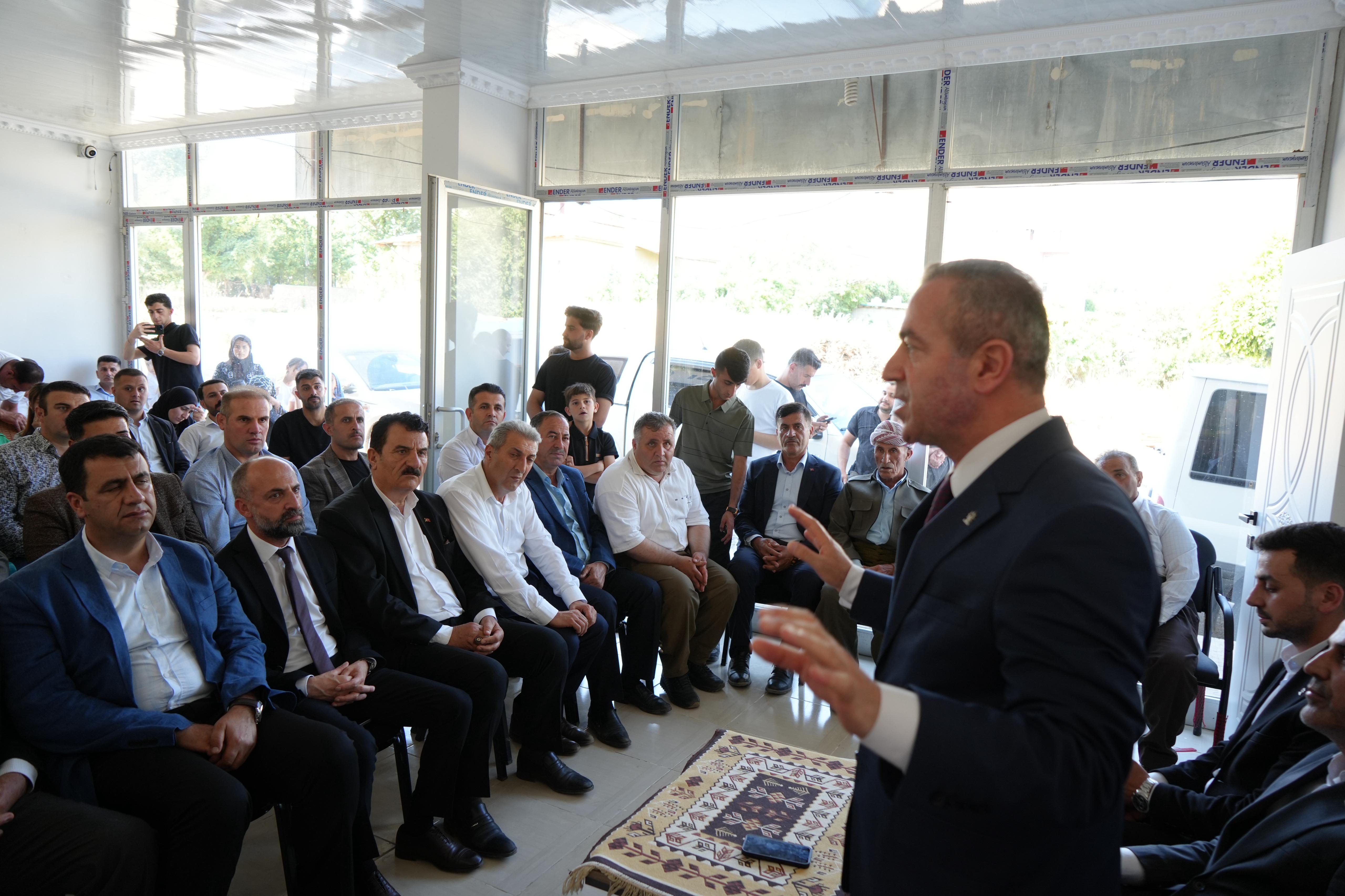AK Parti Heyeti Hakkâri'nin Üç İlçesinde Sahaya İndi