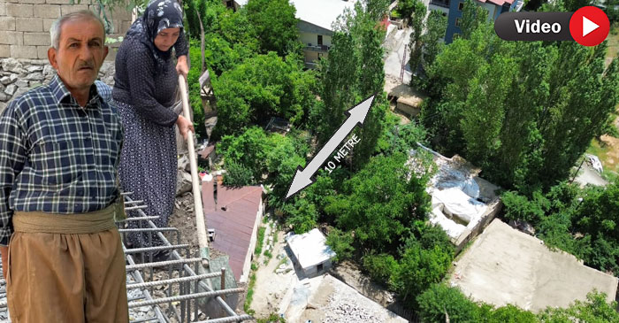 Hakkari'de Belediye sorumsuzluğu: 65 yaşında malzemeyi sırtında taşıyor