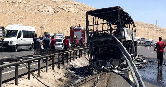 Yolcu otobüsünde yangın çıktı: 25 kişi yaralandı