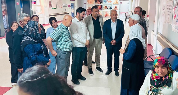 Hakkari DEM Parti heyetinden hastaneye ziyaret
