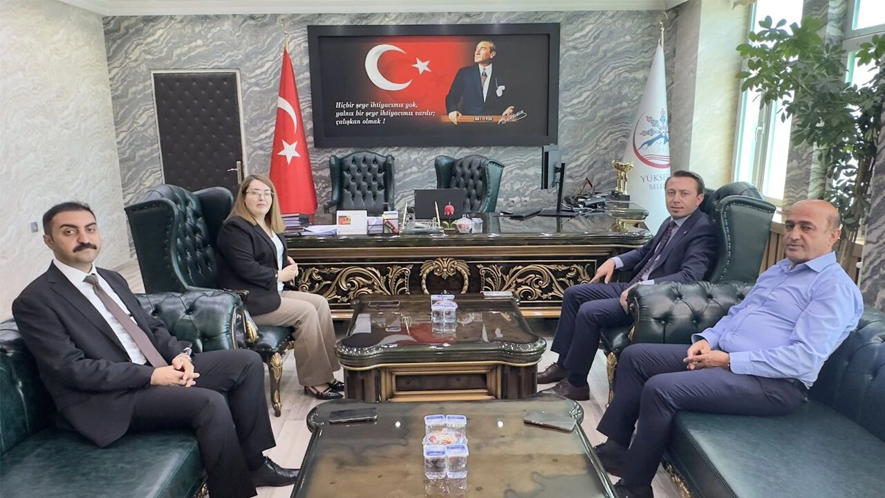 Kaymakam Hülür, Belediye Eş Başkanları ile bir araya geldi