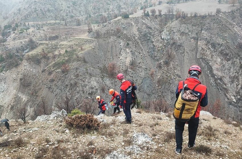 Hakkari'de Kayıp Dağcıyı Arama Çalışmaları Sürüyor