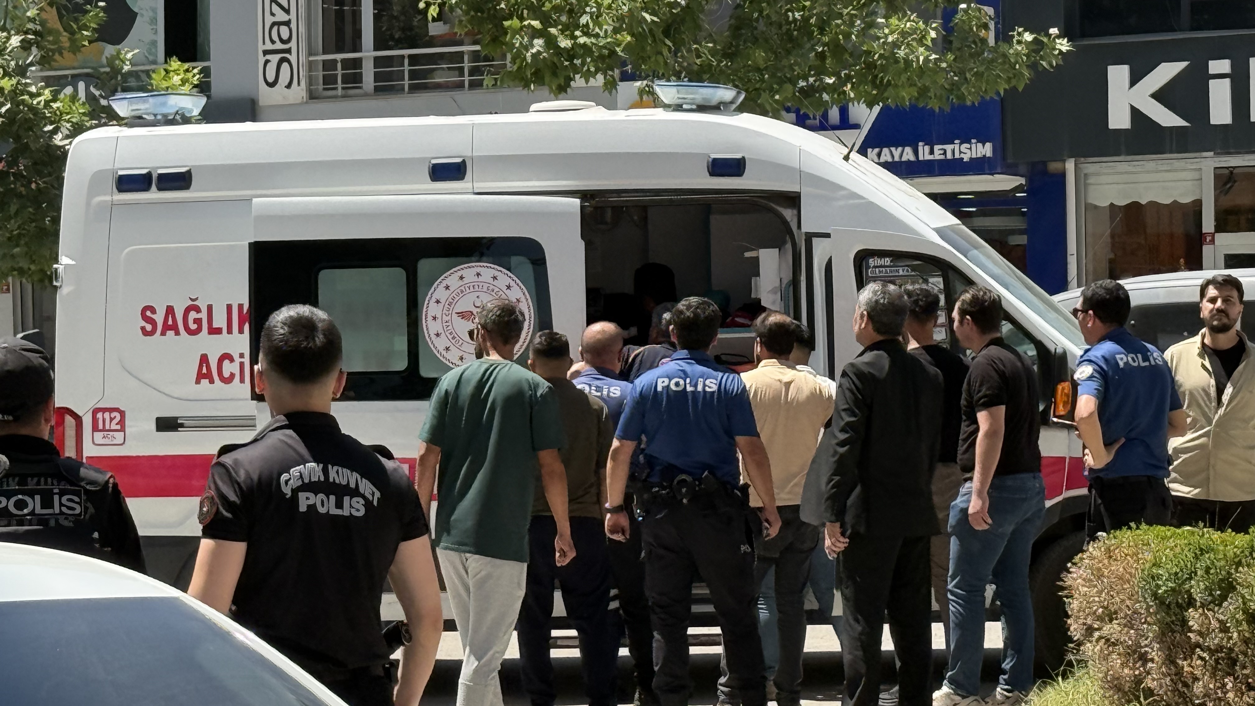 Hakkari’de 2 kişiyi bıçaklayan 4 kişi tutuklandı