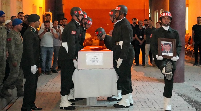 Hakkari'de Dağdan düşen dağcı, askeri törenle uğurlandı