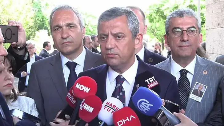 Özgür Özel, CHP'den istifa etti