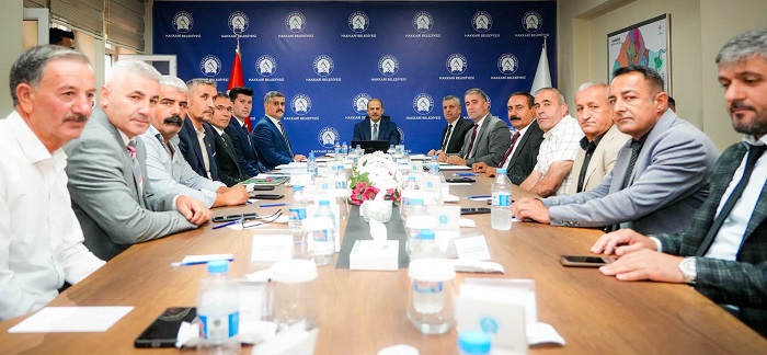 Vali Taşyapan mahalle muhtarlarıyla bir araya geldi