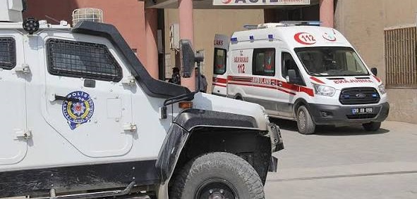 Yüksekova'da bıçaklı kavga: 2 kardeş yaralandı
