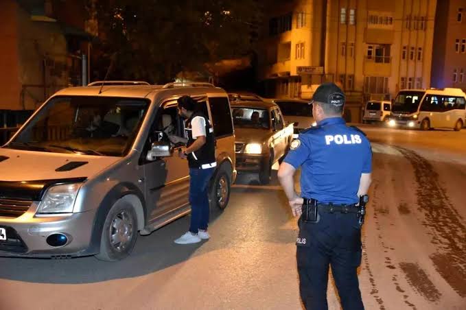 Hakkâri'de eş zamanlı denetim: Bin 220 kişinin GBT'si yapıldı