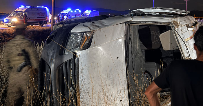 Yüksekova'da Trafik Kazası: Araç Takla Attı, 3 Kişi Yaralandı