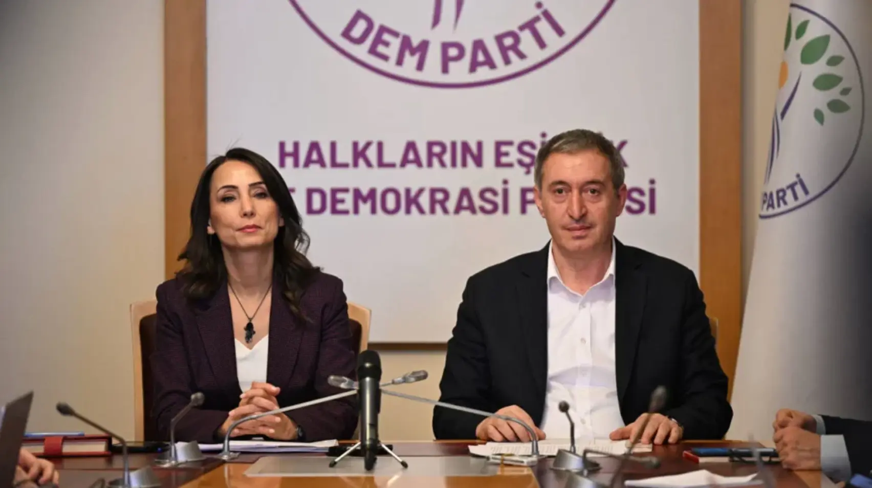 DEM Parti MYK, 'çerçeve yasa' gündemiyle olağanüstü toplanıyor