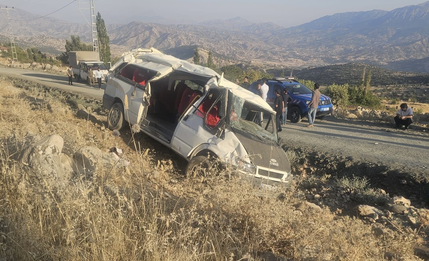Derecek’te feci kaza: 2’si ağır 3 kişi yaralandı