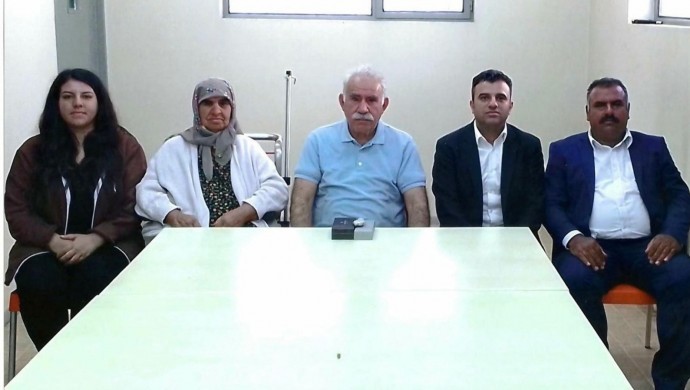 Öcalan'nın ilk kez ailesi ile fotoğrafı paylaşıldı