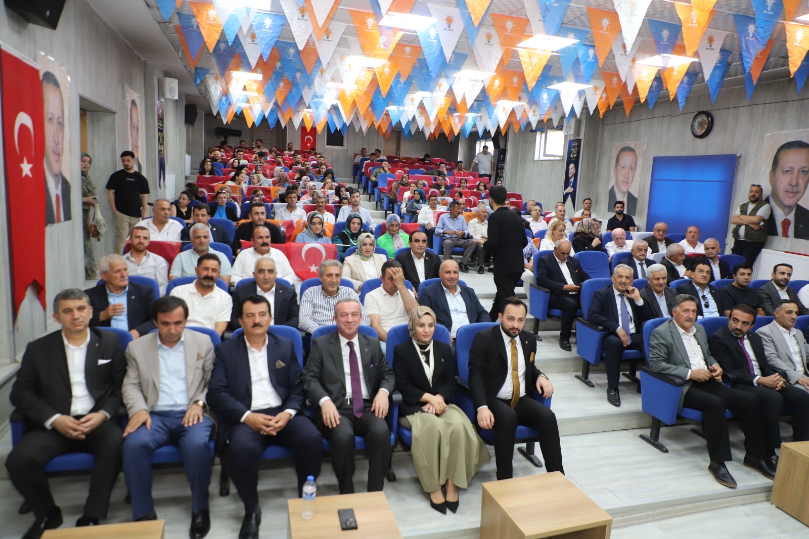 Hakkari'de AK Parti'nin 25. yıl dönümü programı düzenlendi
