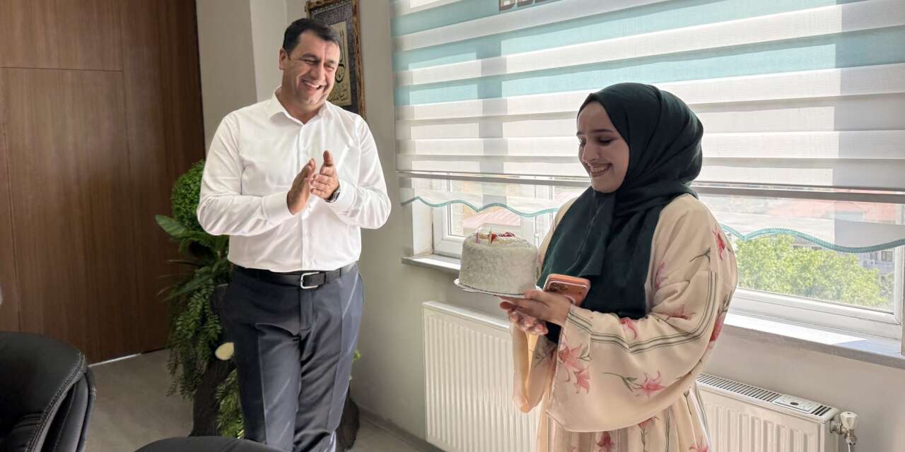 Başkan Fahri Şakar’a Sürpriz Doğum Günü Kutlaması
