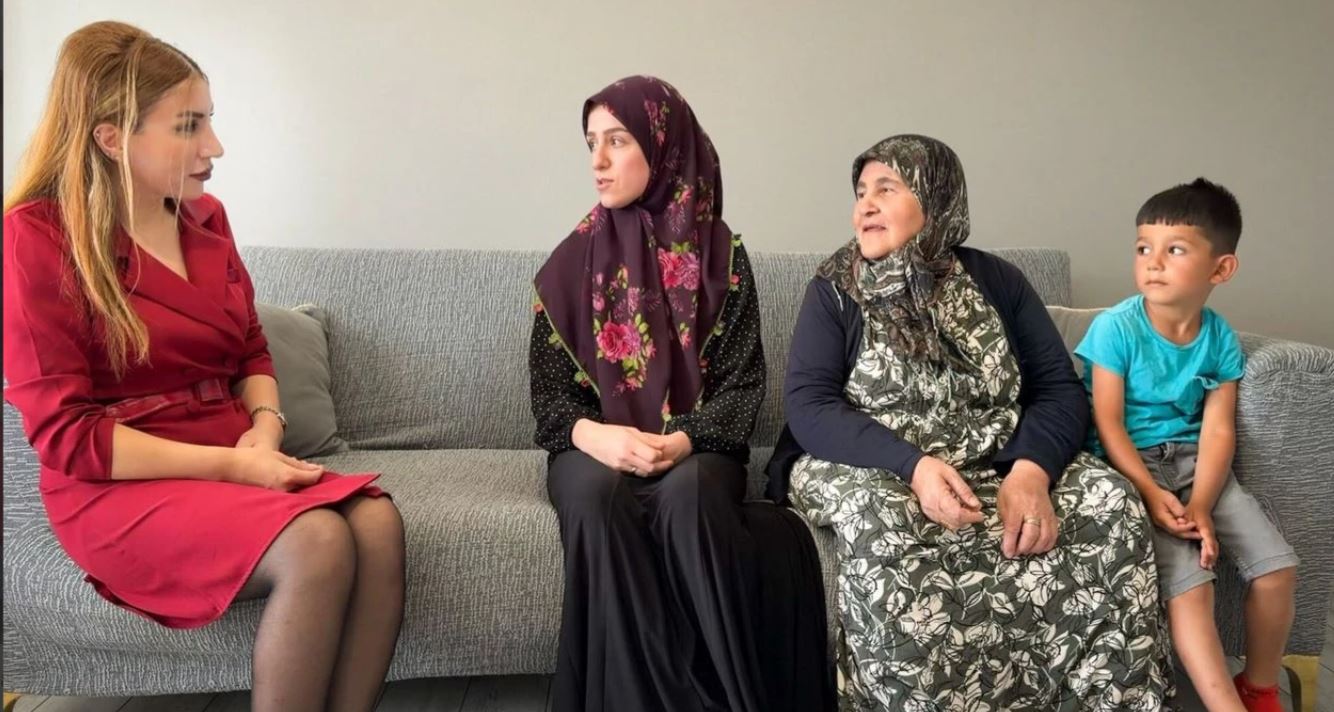 Hakkari'de İlk çocuklarını kucaklarına aldılar, 12 aylık taksitleri hibe edildi