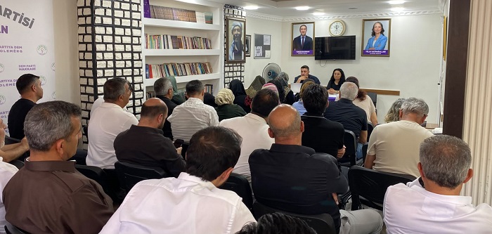 Hakkâri’de DEM Parti’den Çerçeve Yasa toplantısı