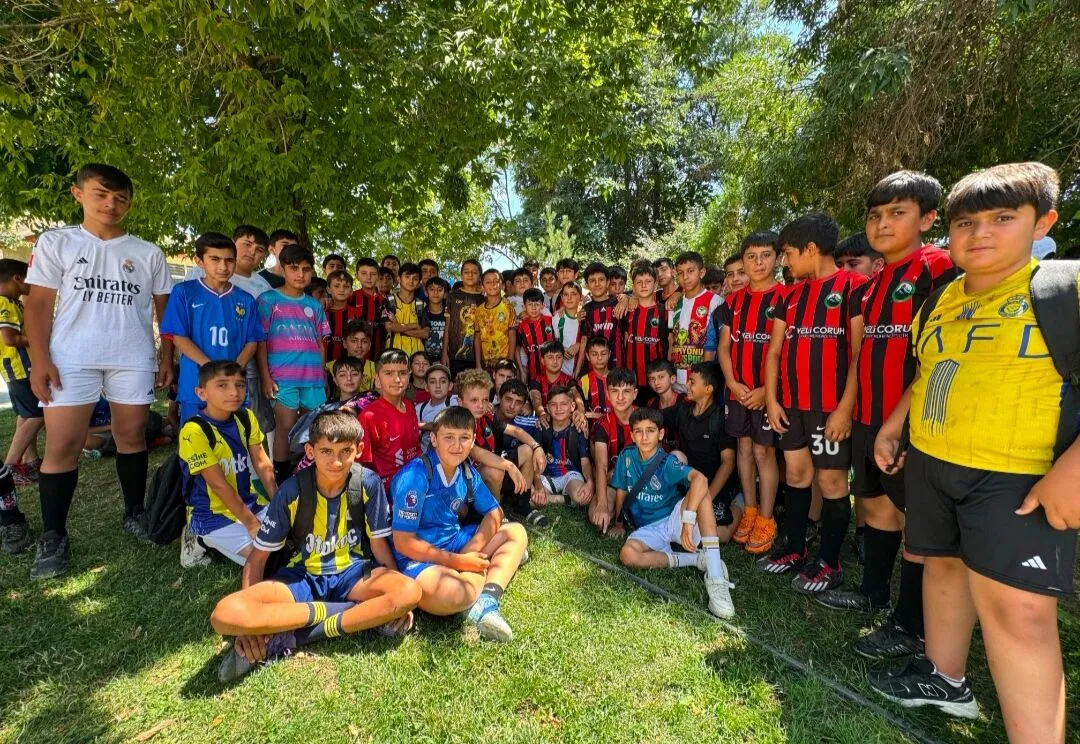 Yüksekova’da 1000 çocuk yaz futbol okulunda geleceğe hazırlanıyor