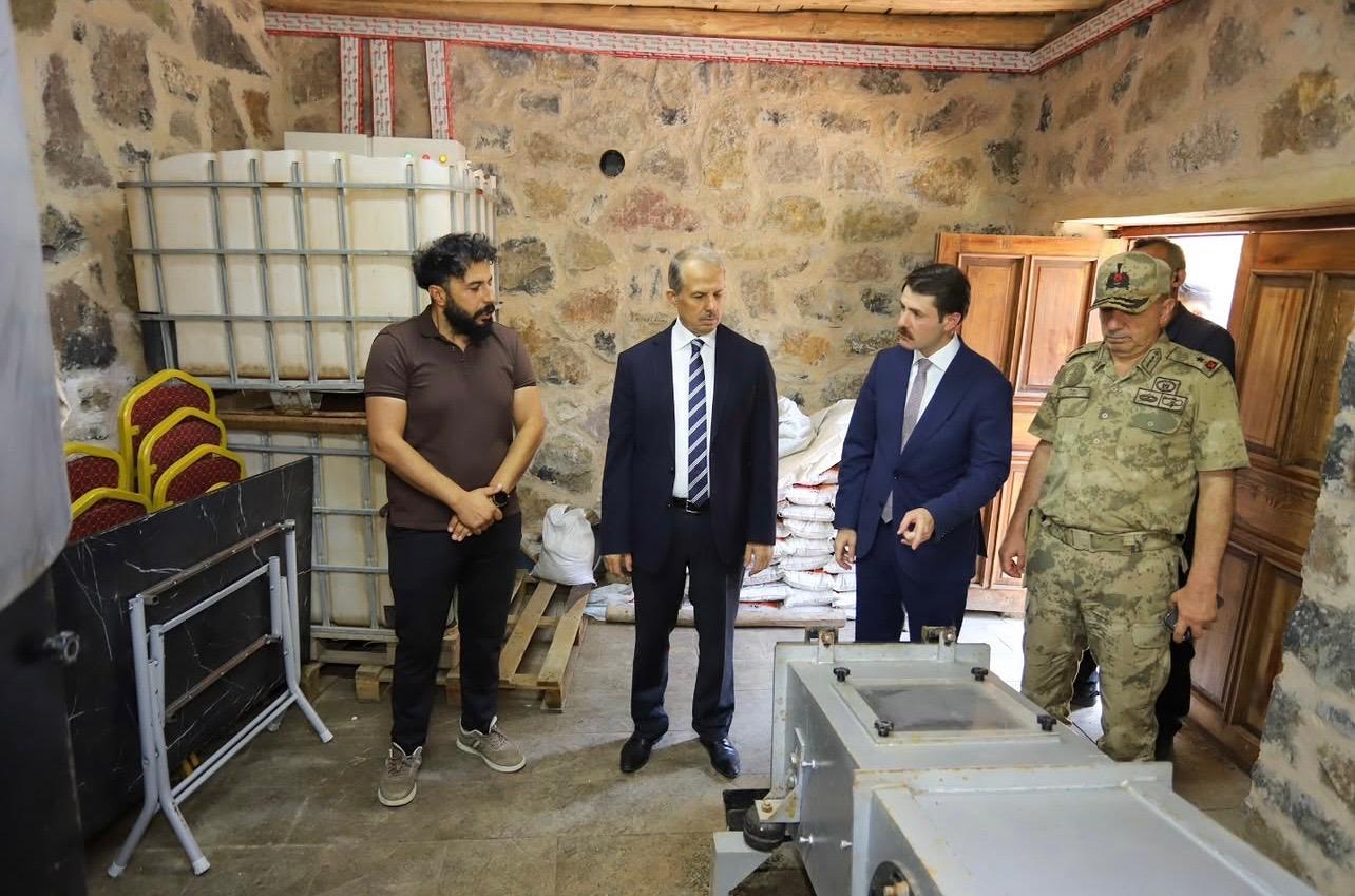 Çukurca’nın 500 yıllık taş değirmeni ziyaretçilerini ağırladı