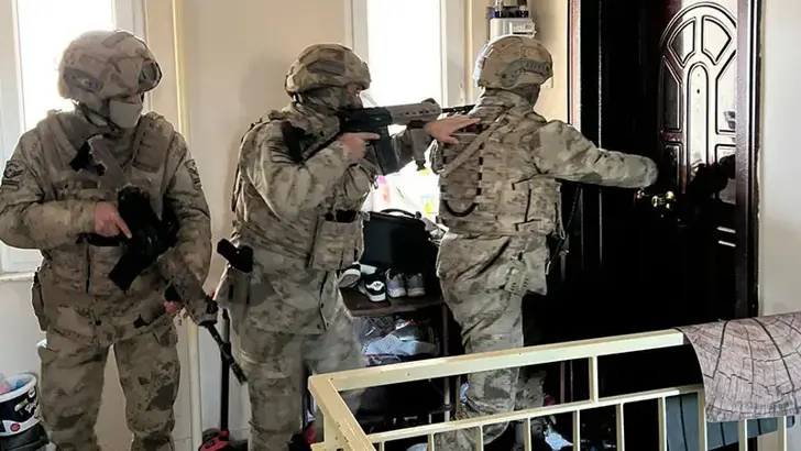 Hakkari’de 6 mahallede operasyon: Çok sayıda gözaltı