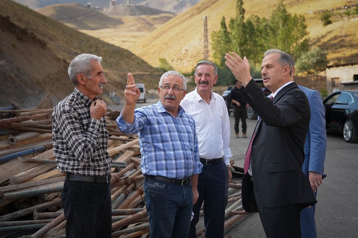 Hakkari Valisi Taşyapan Yol ve altyapı çalışmalarını denetledi