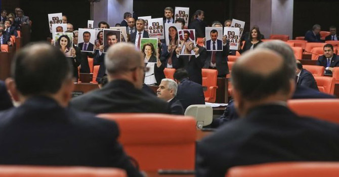 HDP'nin Meclis'teki üyelikleri MHP'ye geçiyor