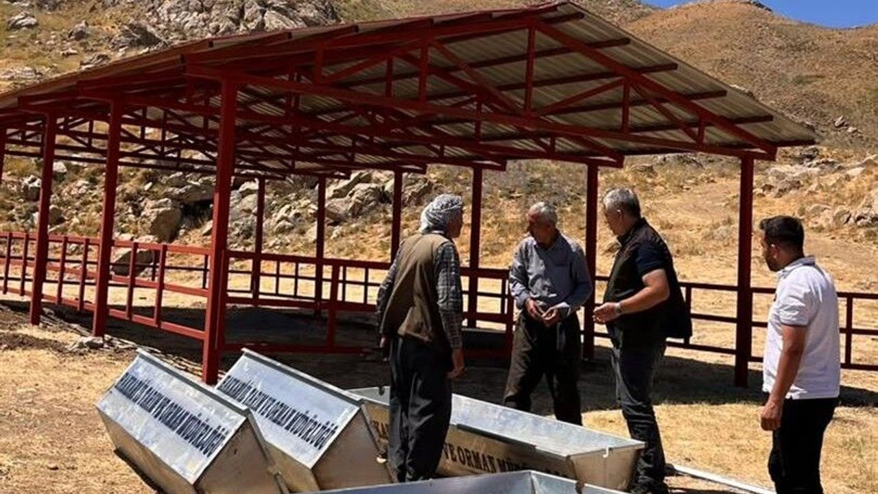 Hakkari’de Berivanlar için modern sağım alanları
