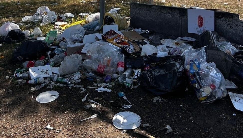 Hakkari’de doğa alarm veriyor: Ağaçdibi çöplüğe döndü