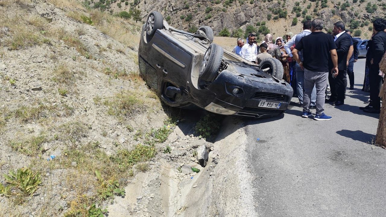 Hakkari’de düğün konvoyunda kaza: 3 Yaralı