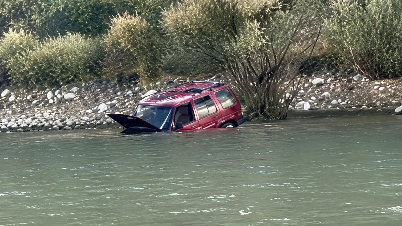 Hakkari’de cip baraja uçtu