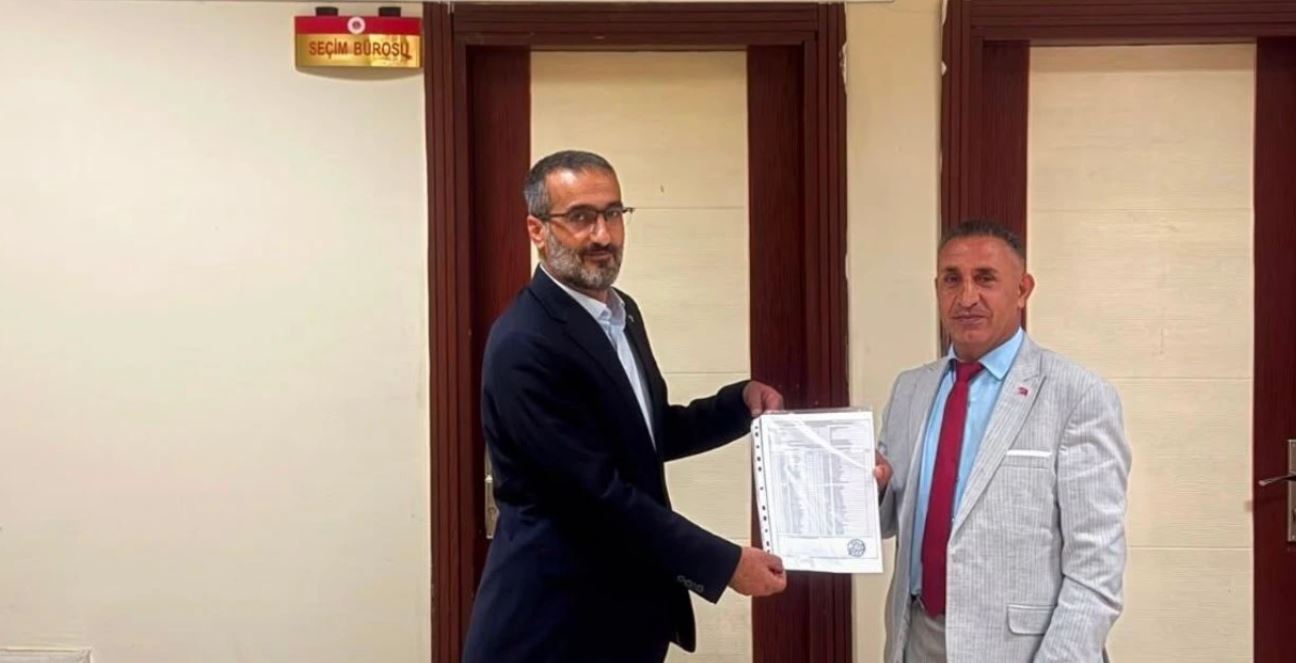 Hakkâri MHP Merkez İlçe Başkanı Gültekin mazbatasını aldı